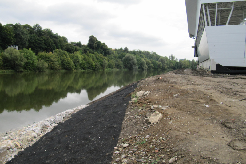 Referenčné stavby / Púchov – protierózna úprava svahu – súčasť protipovodňovej ochrany Púchov a športcentra v PU - foto Referenčné stavby / Púchov – protierózna úprava svahu – súčasť protipovodňovej ochrany Púchov a športcentra v PU - foto