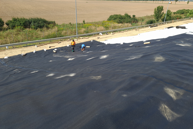 Referenčné stavby / Žabany - rekultivácia skládky odpadov - foto Referenčné stavby / Žabany - rekultivácia skládky odpadov - foto