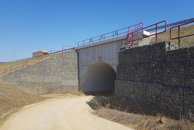 Referenčné stavby / D1 Fričovce - Svinia, SO 210 - foto Referenčné stavby / D1 Fričovce - Svinia, SO 210 - foto